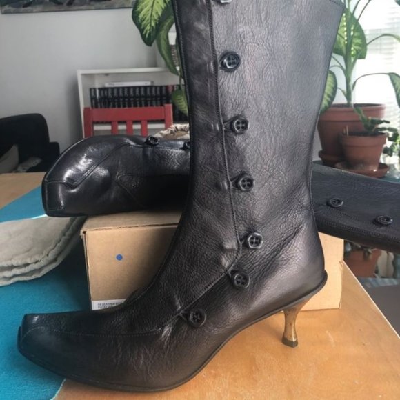 Brand new CYDWOQ Float Black leather boots size 39.5, in box. - Picture 2 of 5